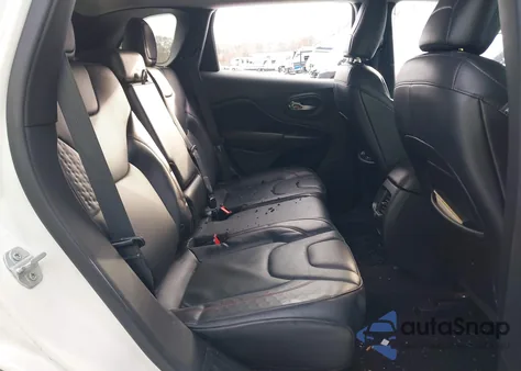 2019 Jeep Cherokee Trailhawk from USA, damaged, VIN 1C4PJMBX6KD427062